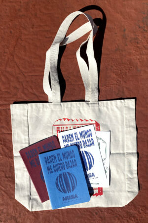 Libreta + Tote + Postales